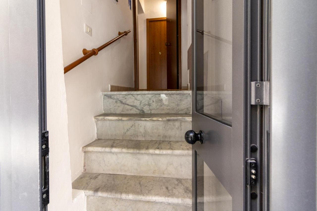 Down Town Blue Apartment Специя Экстерьер фото